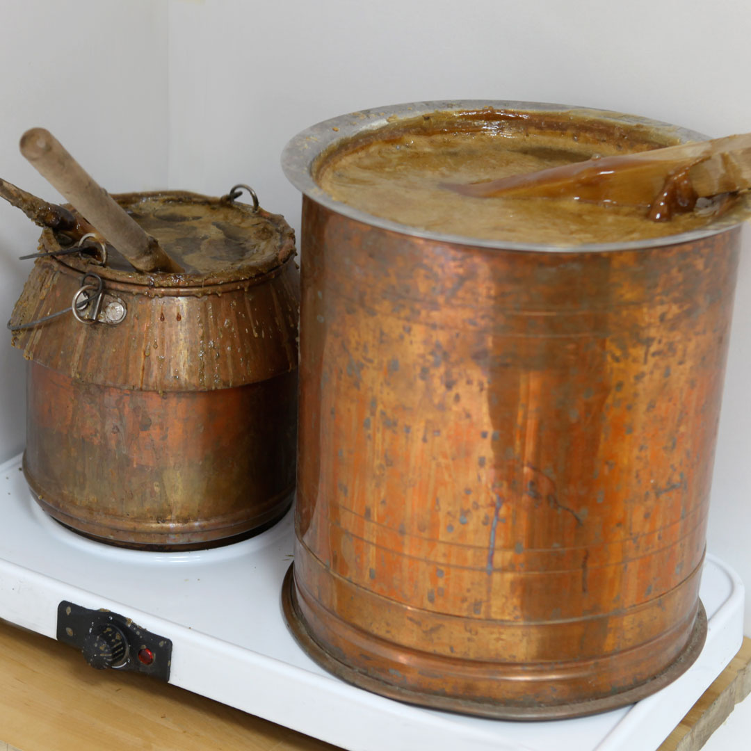 Atelier de marqueterie_Pots de colle chaude